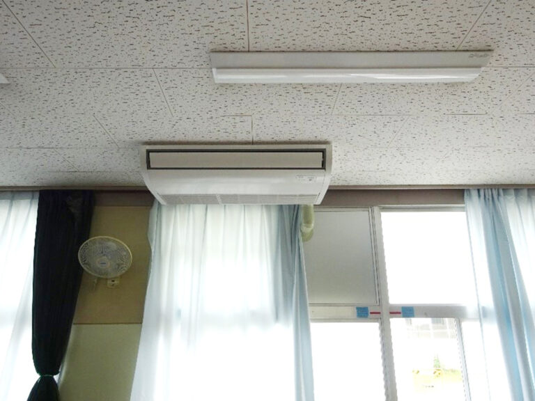 小中学校の特別教室にエアコンを設置しました