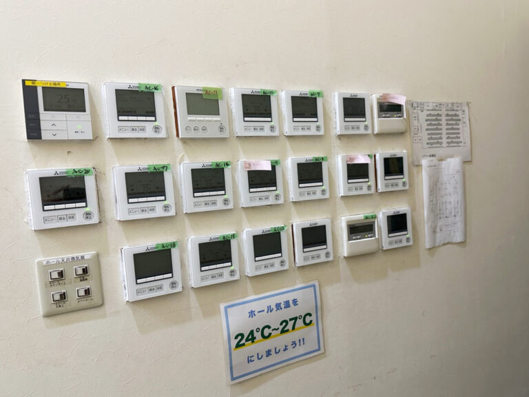 茨城県のパチンコ店様で、エアコンを更新しました