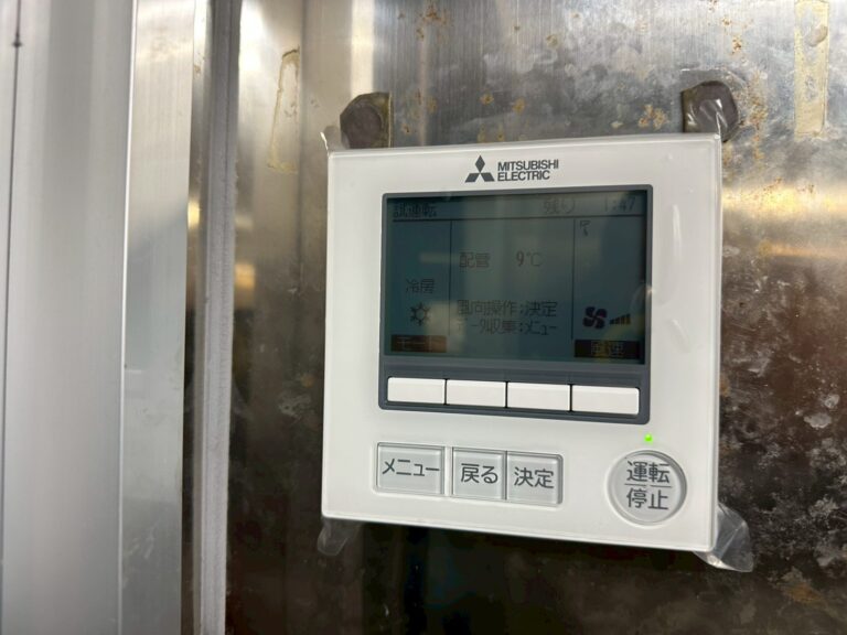 スーパーの作業場のエアコンを更新しました