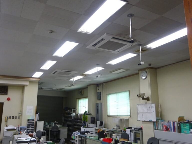 信用金庫さんのエアコンを更新しました