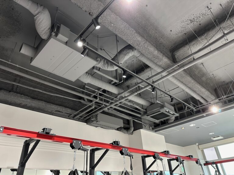 スポーツジムの空調設備工事をしました