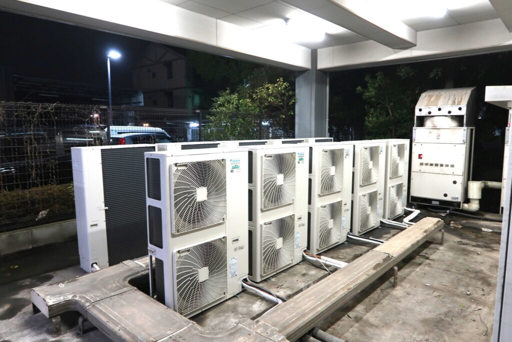 千葉県の大型小売店のエアコンを更新しました