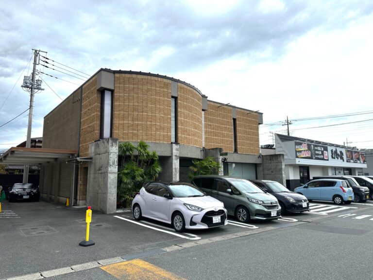 富士市随一のギフトショップ、ベルセーブさんの空調機を更新しました