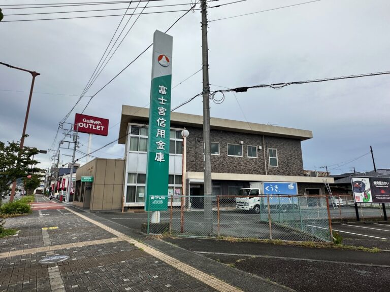 信用金庫さんのエアコンを更新しました