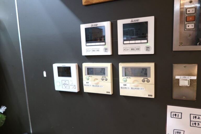 ファーストフード店のエアコンを更新しました