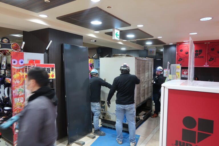 都内の駅前店で床置形エアコンを更新しました