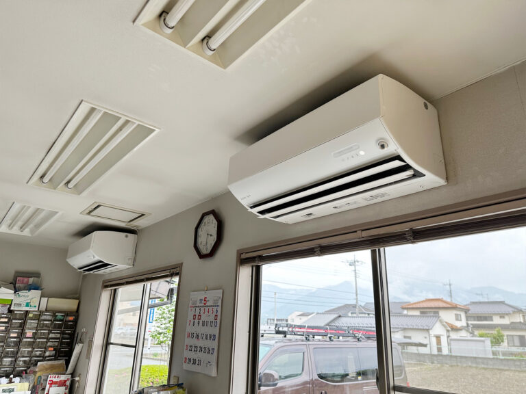 地域に根差したクリニック様でエアコンの更新をしました。