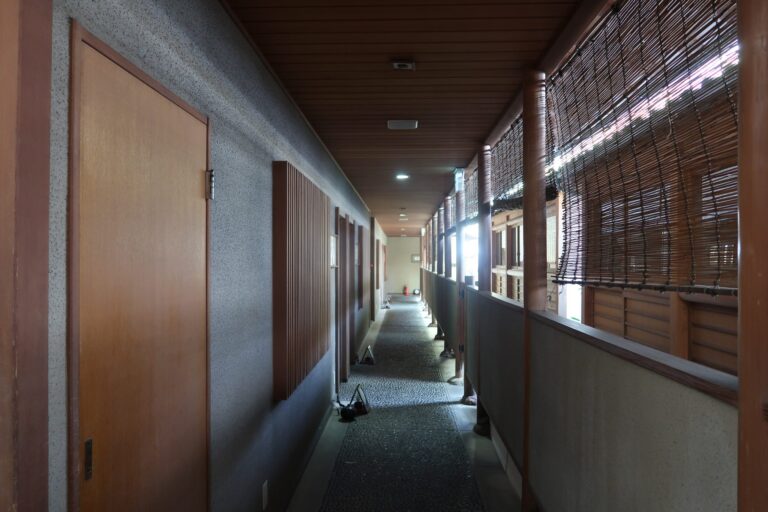 隠れ家のような温泉旅館のエアコンの更新をしました