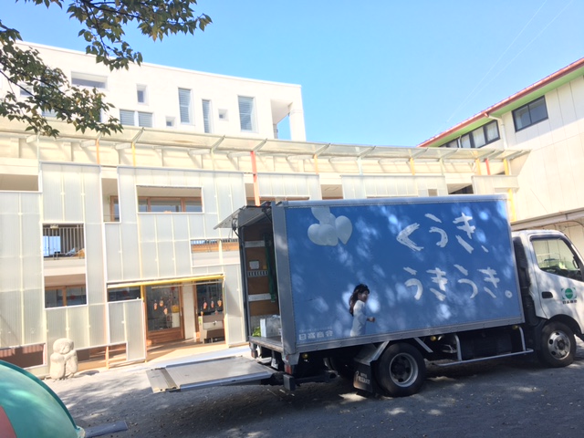 子どもたちの歓声が聞こえてきそうな園舎